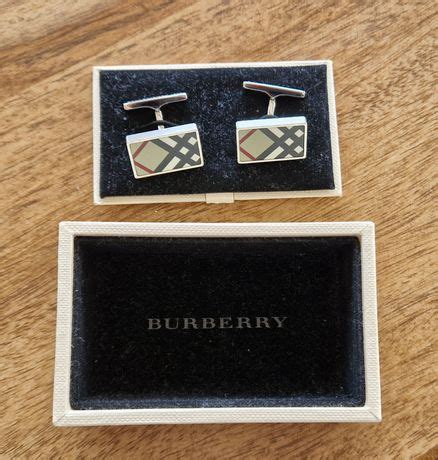 bouton de manchette burberry|Boutons de manchette Rose Monogram (Or) .